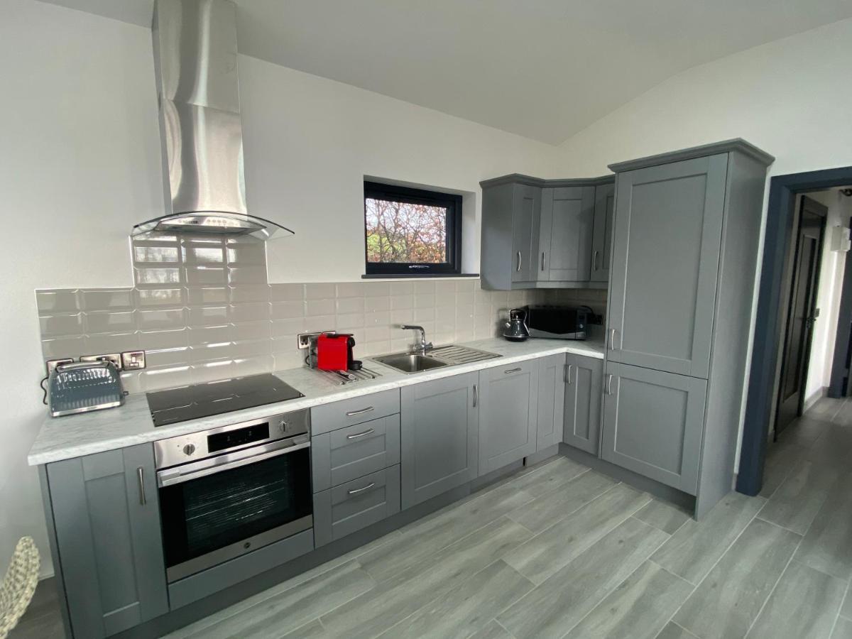 Tullybay Holiday Lodges Enniskillen Extérieur photo