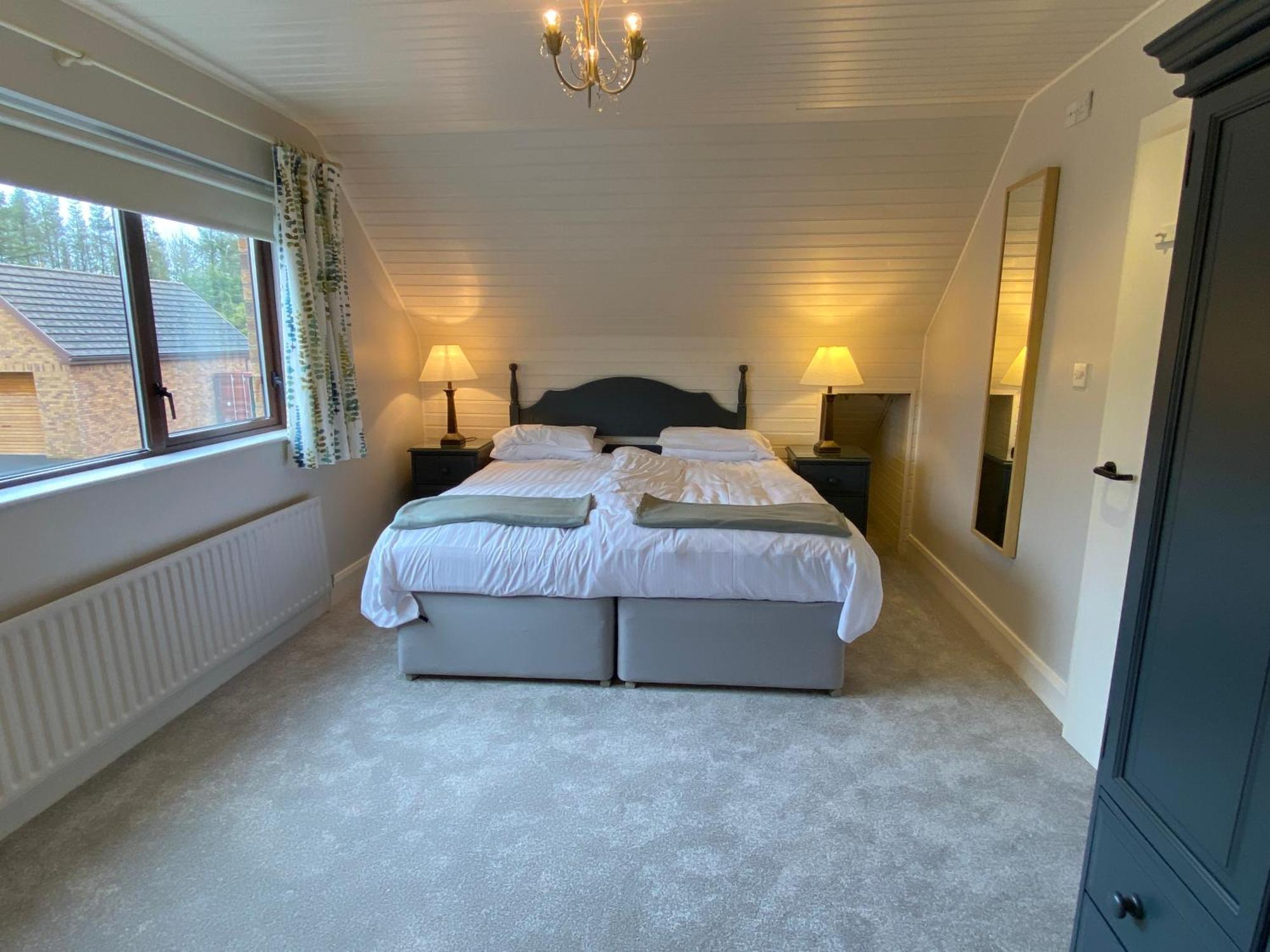 Tullybay Holiday Lodges Enniskillen Extérieur photo
