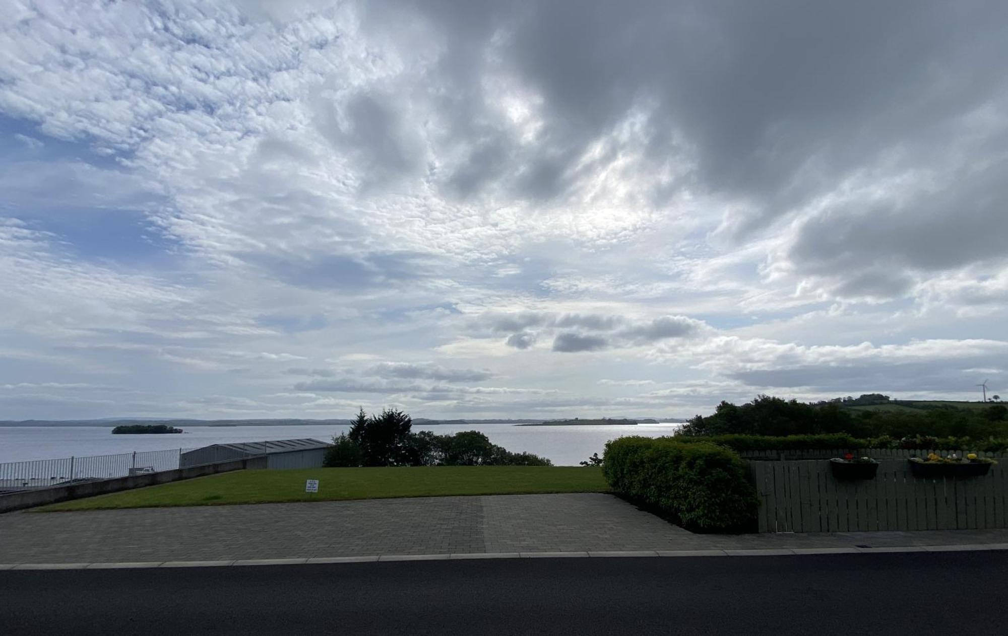 Tullybay Holiday Lodges Enniskillen Extérieur photo